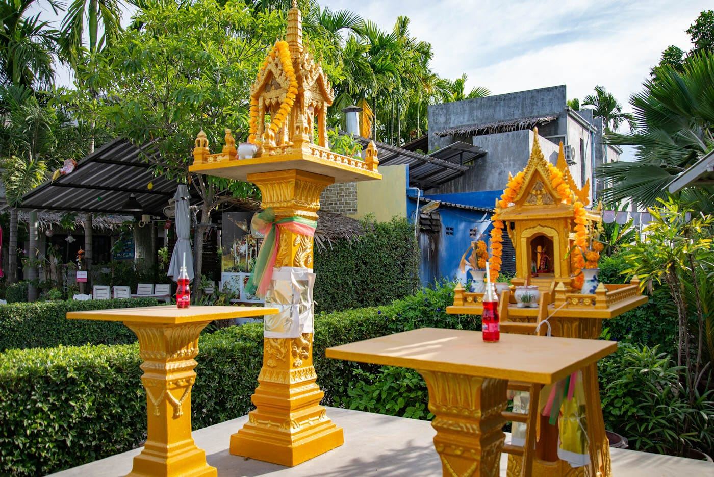 Geisterhäuschen mit roten Softdrinks in Hua Hin